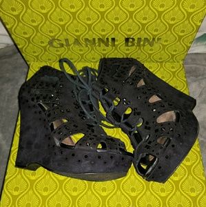 Gianni Bini wedge sandal